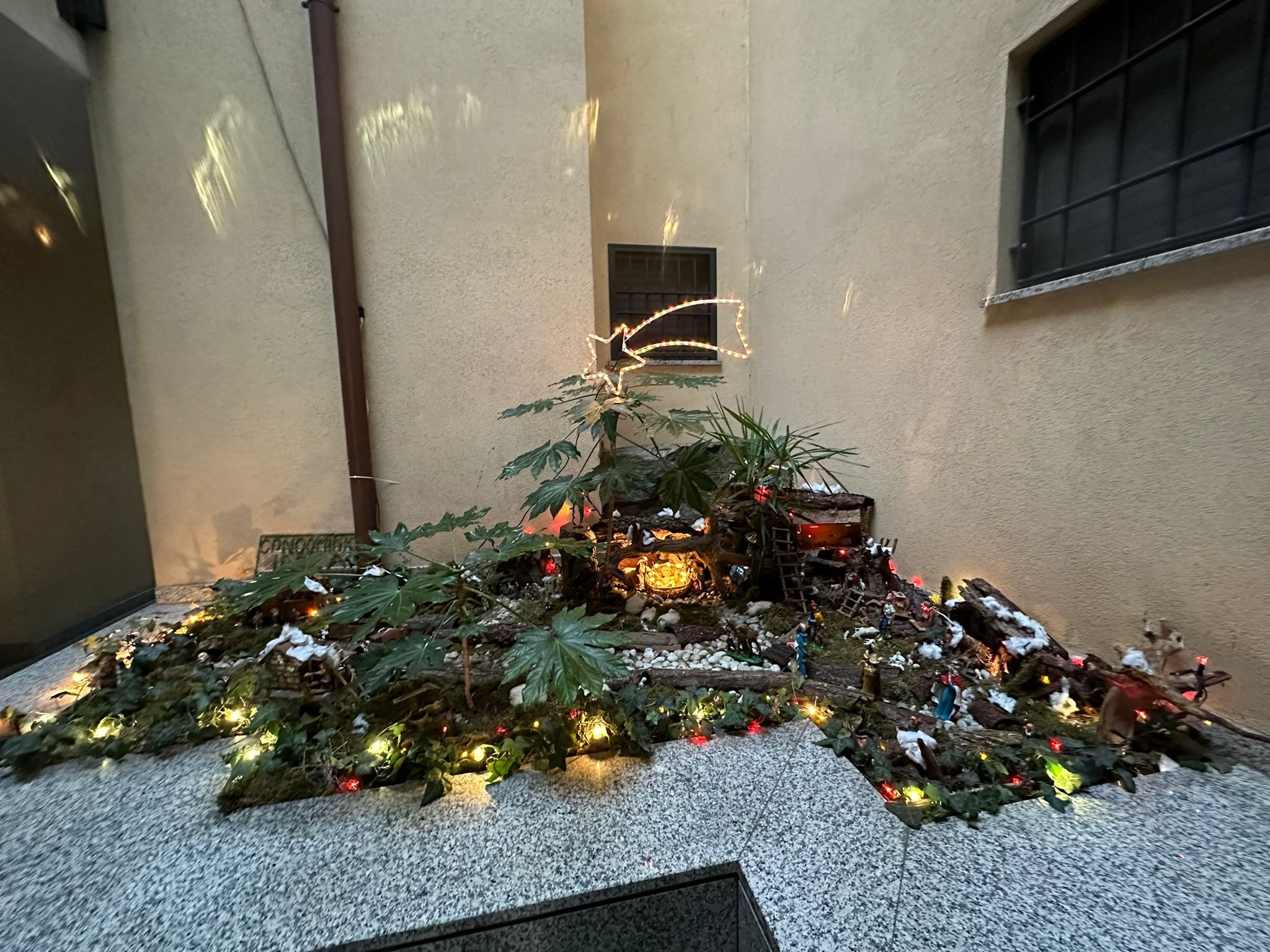 Presepe-nel-Condominio-Isola-Via-Ada-Negri-4-Pessano